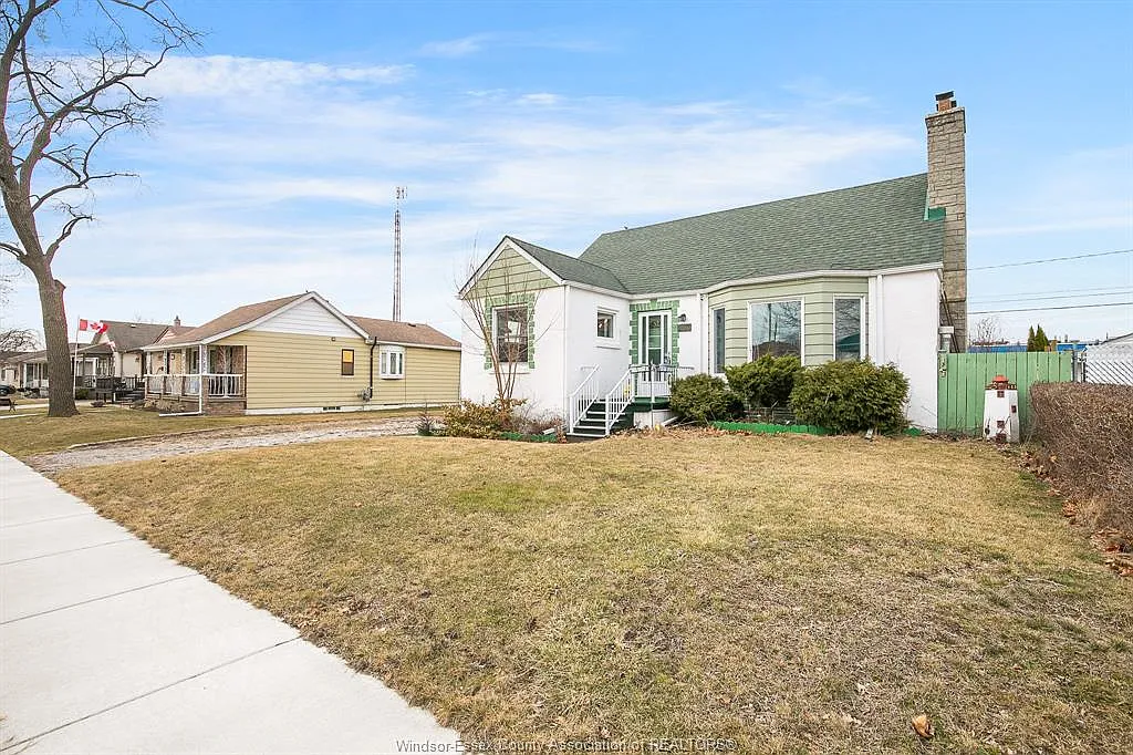 3 bed, $2,095 — Photo 2