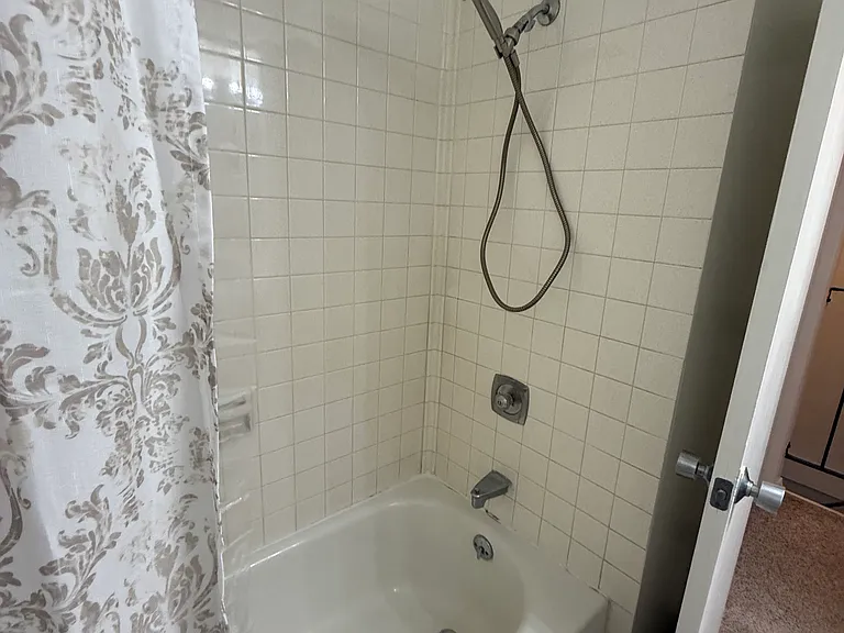1820 Larch St #G3 — Photo 1