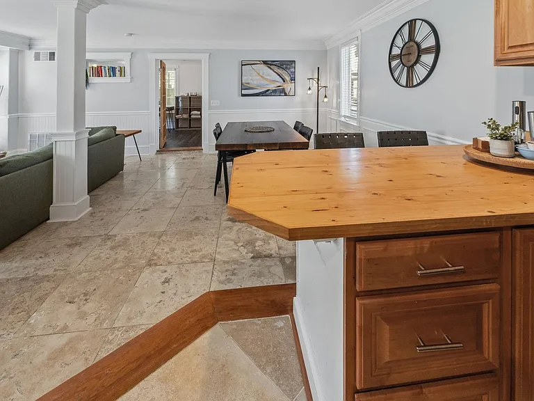 1010 E Victory Dr E #1 — Photo 12
