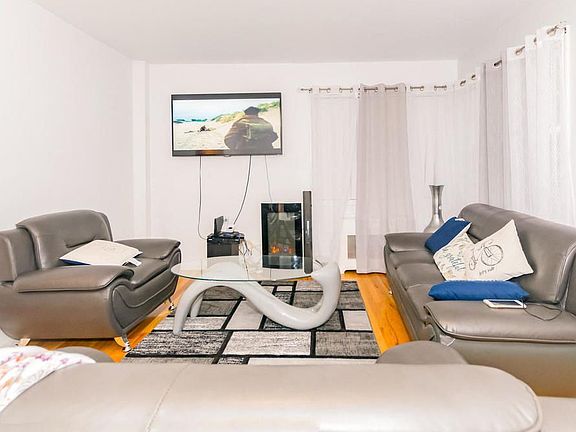2nd image of 1711 Mansion St #1