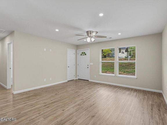 4th image of 409 Baumgartner Rd