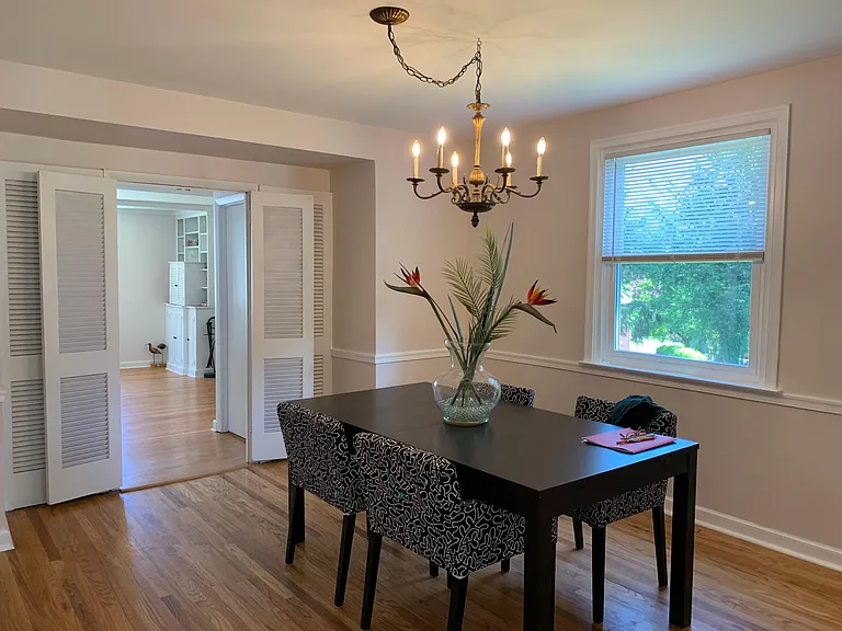 1643 Surrey Ln — Photo 3