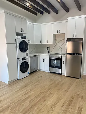 Rented by Current Real Estate Advisors | media 9