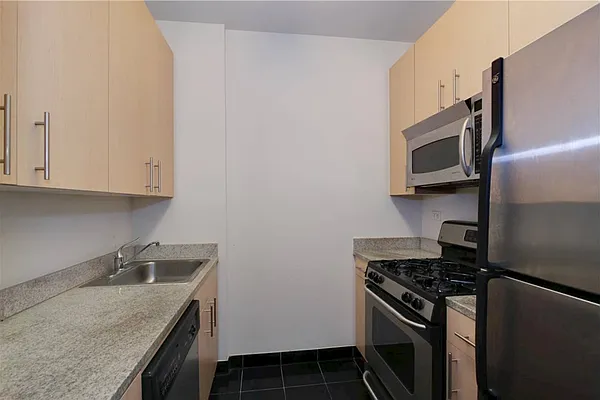 Rented by The Moinian Group | media 12