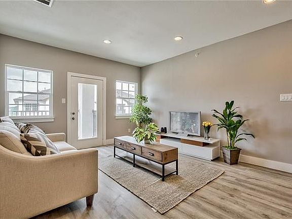 5th image of 13601 Pinnacle Cir W #2101