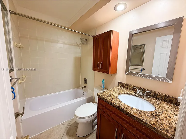 200 S Birch Rd #211 — Photo 6