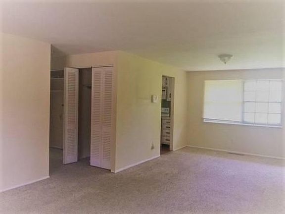 3rd image of 955 Tivoli Ln