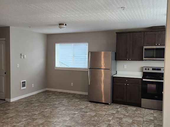 4th image of 751-757 Plymouth Dr N Condo 201
