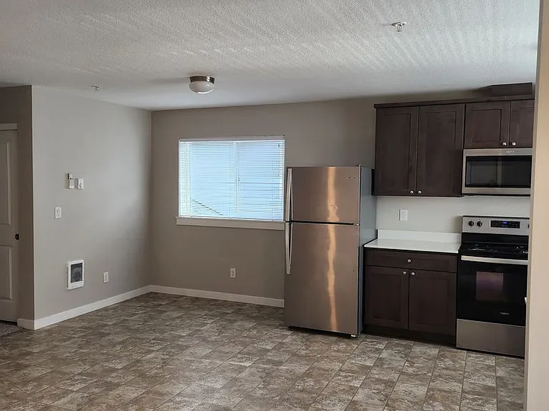 751-757 Plymouth Dr N — Photo 2