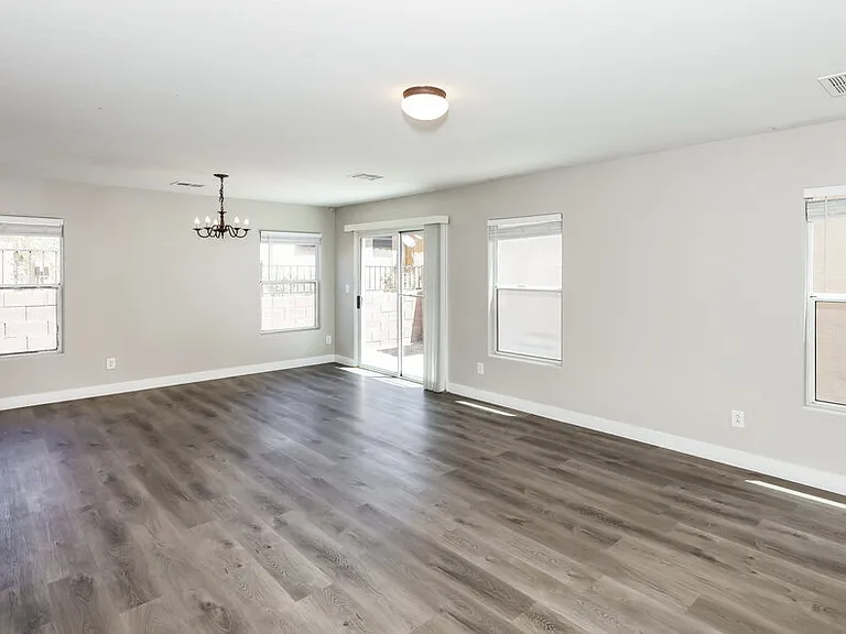 570 Swiss Cottage Ave — Photo 5