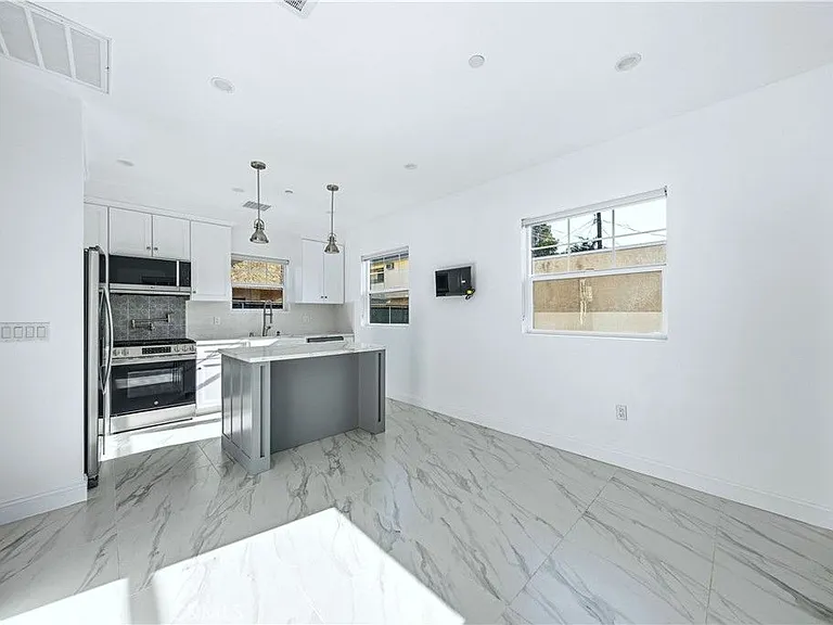 10538 La Reina Ave #4 — Photo 55