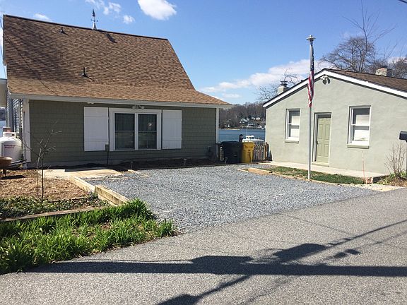 Driveway/Garage
