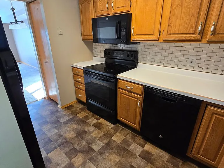 411 S Madison St — Photo 8