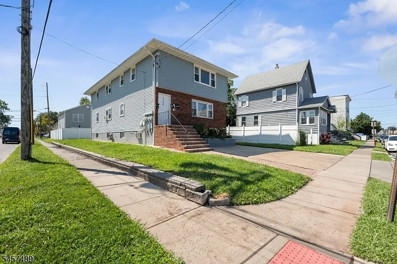 3 bed, 1.0 bath, $2,700 — Photo 2