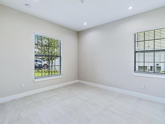 4th image of 3028 Bellflower Cir