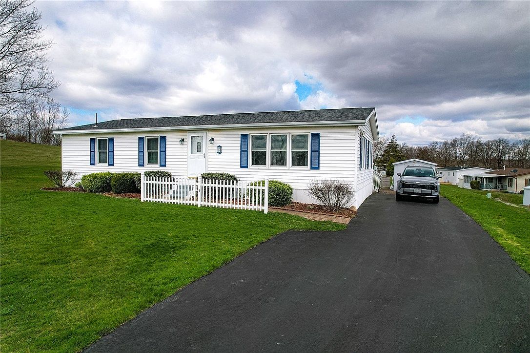 8 Hilltop Dr, Bergen, NY 14416 | Zillow