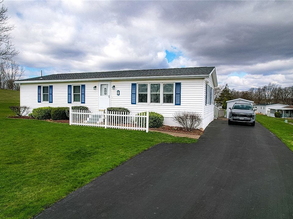 1st image of 8 Hilltop Dr