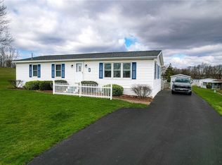 8 Hilltop Dr, Bergen, NY