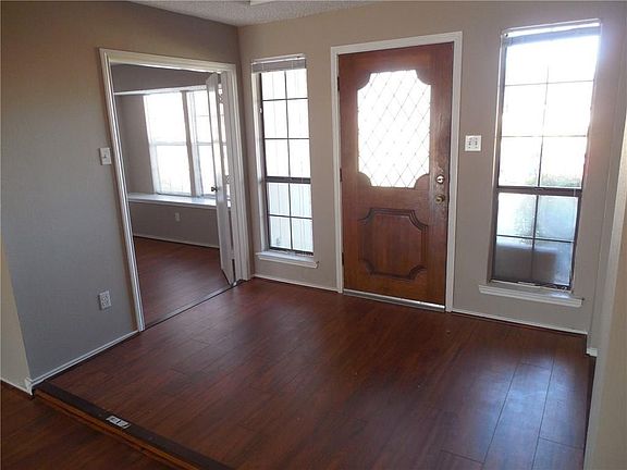 3rd image of 1204 Glyndon Dr