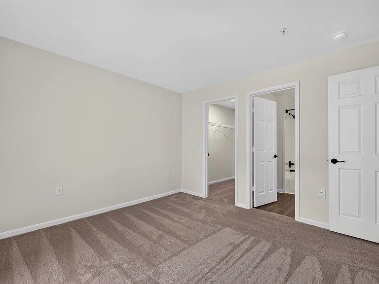 The Residences at the Manor Apartments — Photo 9