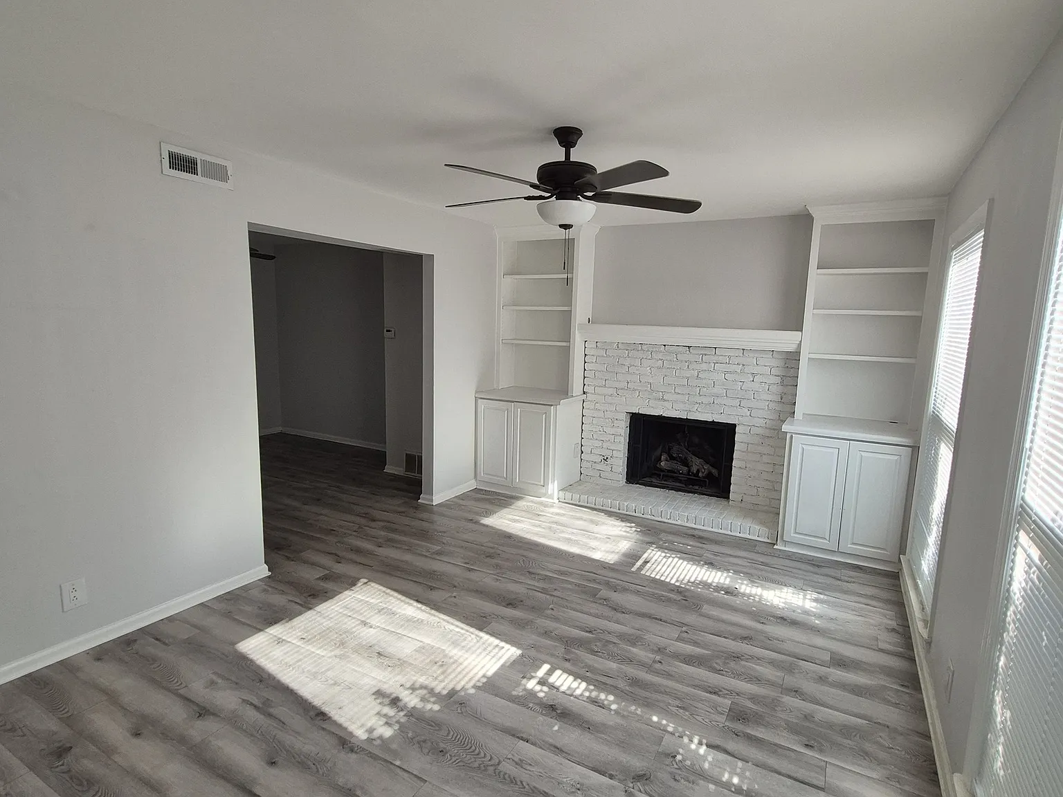 2 bed, 1.5 bath, 1136 sqft, $1,380 — Photo 2