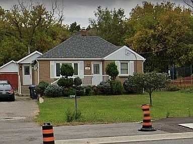 2nd image of 1298 Queen St W