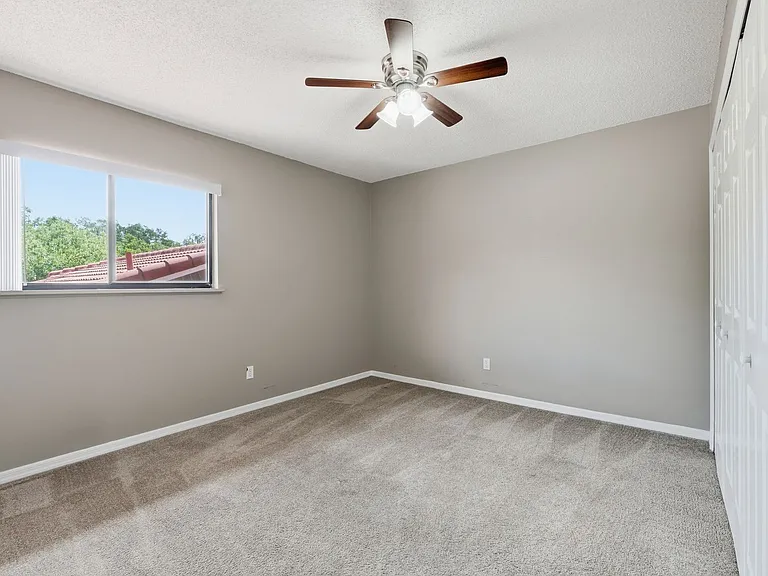 7528 Fenwick Cove Ln — Photo 26