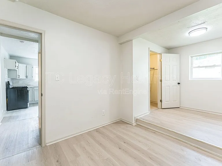 415 Simpson Ave — Photo 10