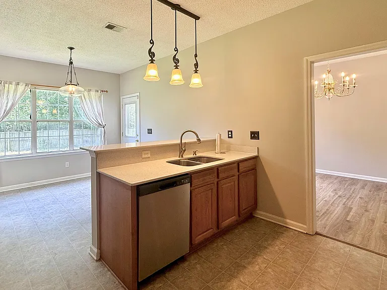 102 Adthan Cir — Photo 7