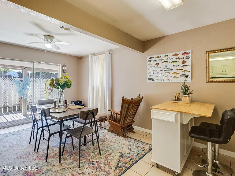 1102 Tucker Ave — Photo 4