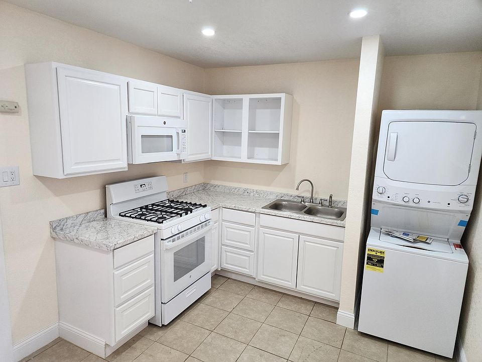 1st image of 3915 Pierce Ave #4