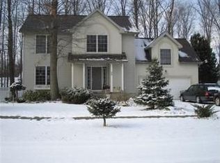 696 Dogwood Ln, Vermilion, OH 44089