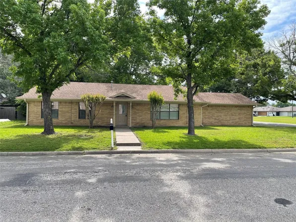2100 Albert Broadfoot St, Bonham, TX 75418