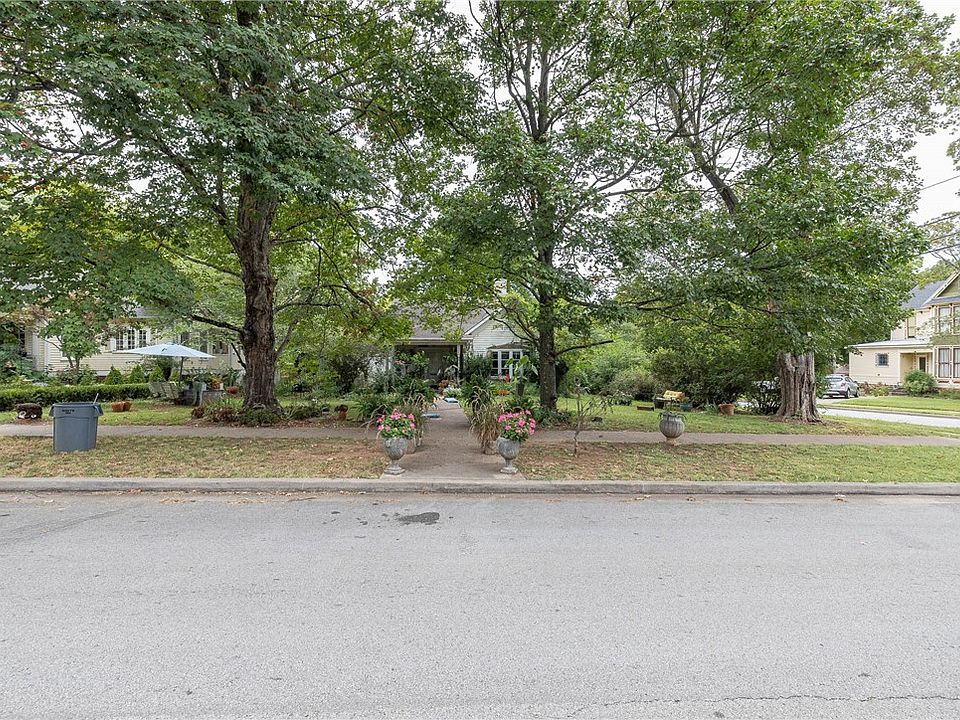 1st image of 433 N Willow Ave