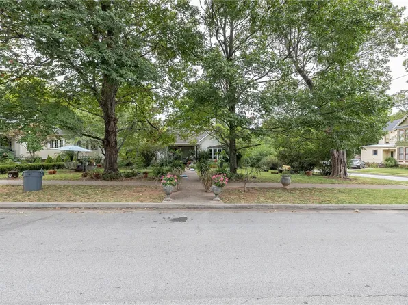 433 N Willow Ave, Fayetteville, AR 72701