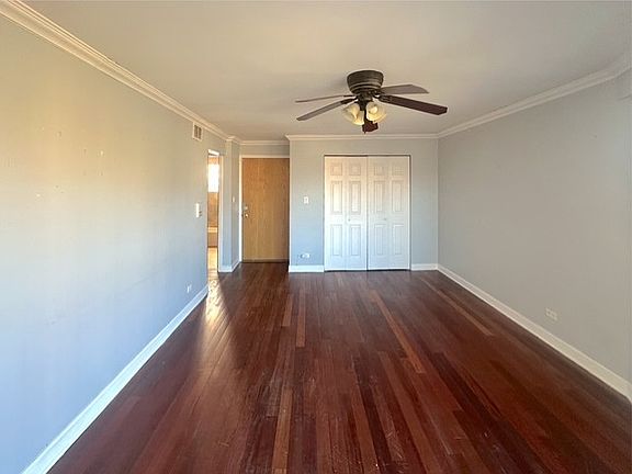 3rd image of 1939 W Pratt Blvd #3