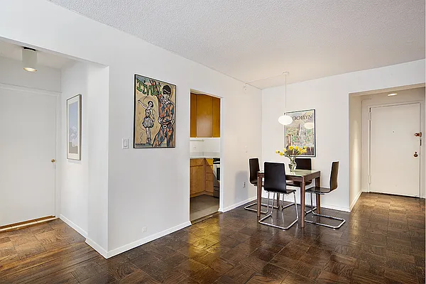 Sold by Stribling | media 18