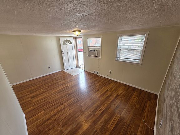 4th image of 25 Rosalie St #A