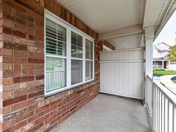 4th image of 928 Raftis Cres