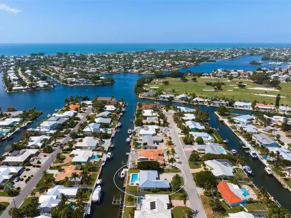 622 Emerald Ln, Holmes Beach, FL 34217