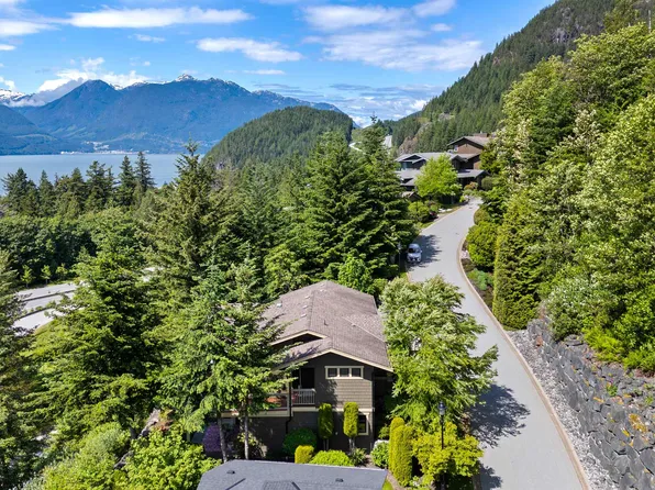 300 Ocean Crest Dr, West Vancouver, BC V0N 3Z2