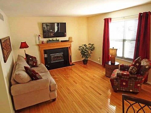3rd image of 136 Buttercup Blvd