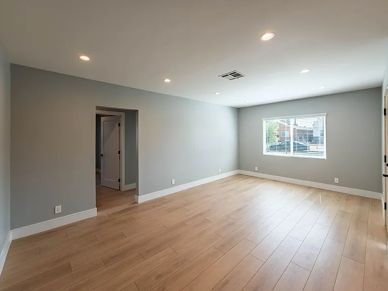 6454 Gentry Ave — Photo 7