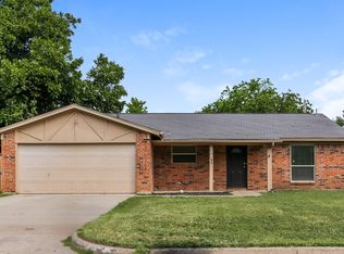 808 Judith St, Burleson, TX 76028
