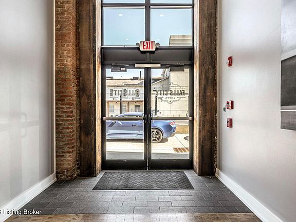 4th image of 415 E Market St Unit 305