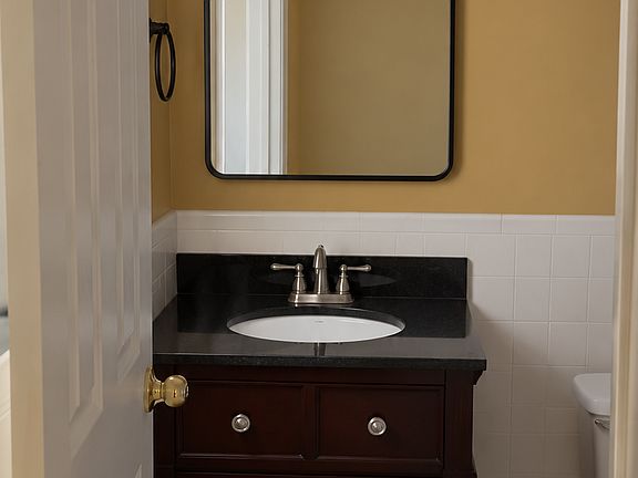 5th image of 19 Spring Drive Pl