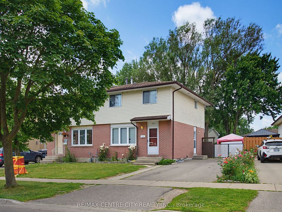 1st image of 581 Deveron Cres