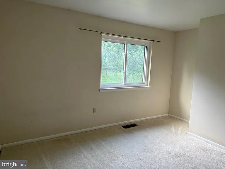 204 Village Rd — Photo 15