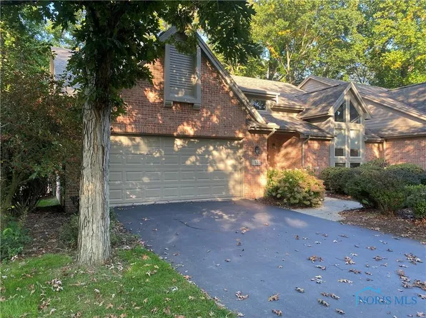 32 Walnut Creek Dr, Holland, OH 43528