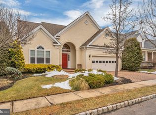 16 Lowell Dr, Marlton, NJ 08053